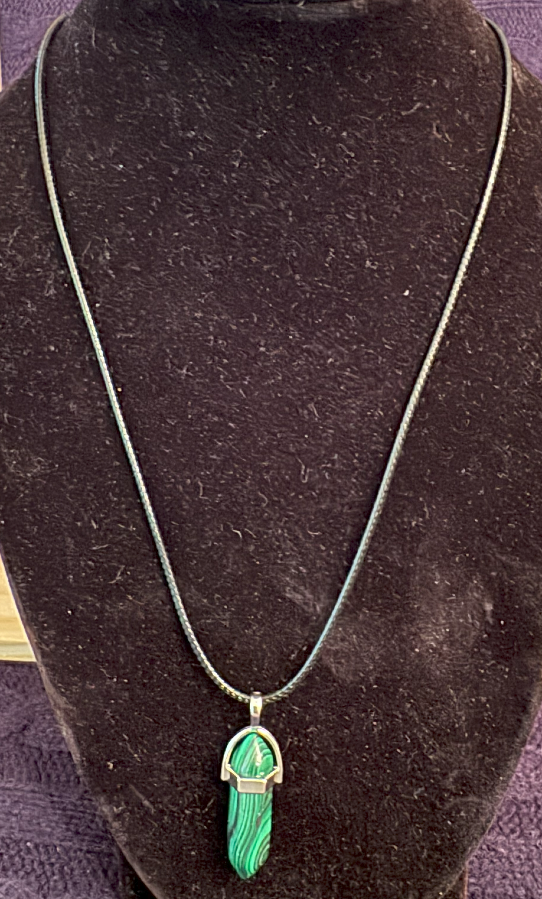 Green Swirled Crystal Neckless