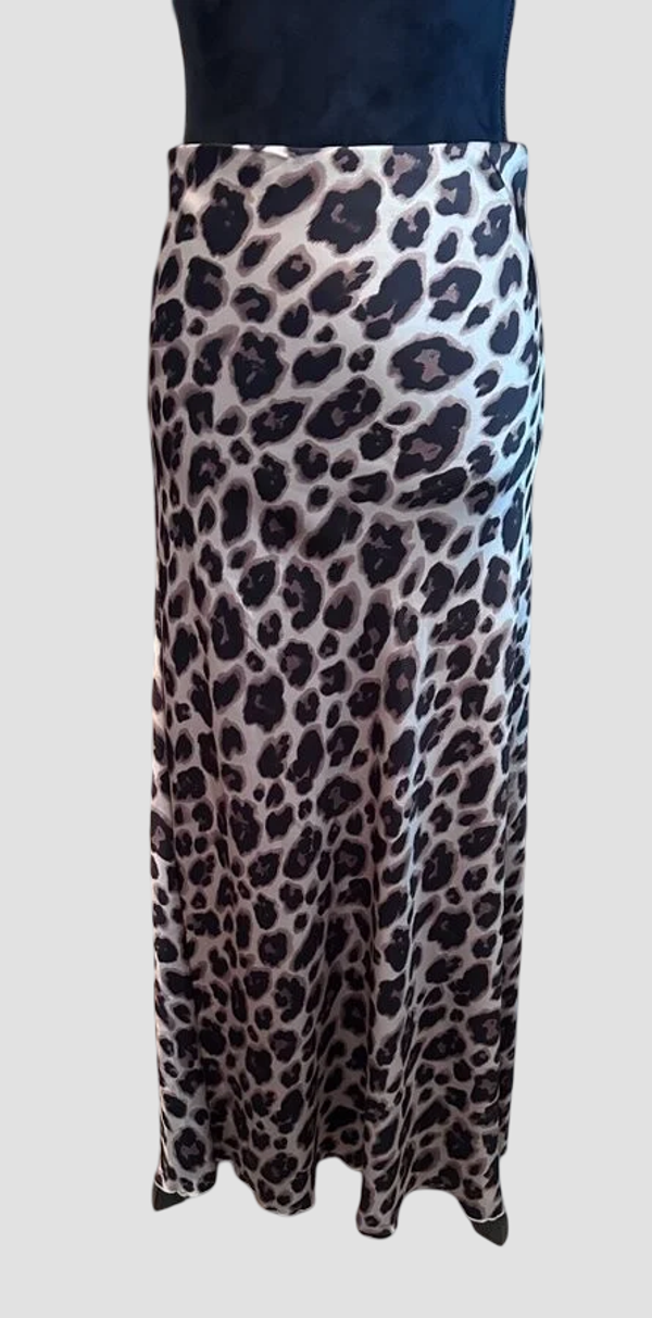 Lång satängkjol strl XL (art.nr 1001)