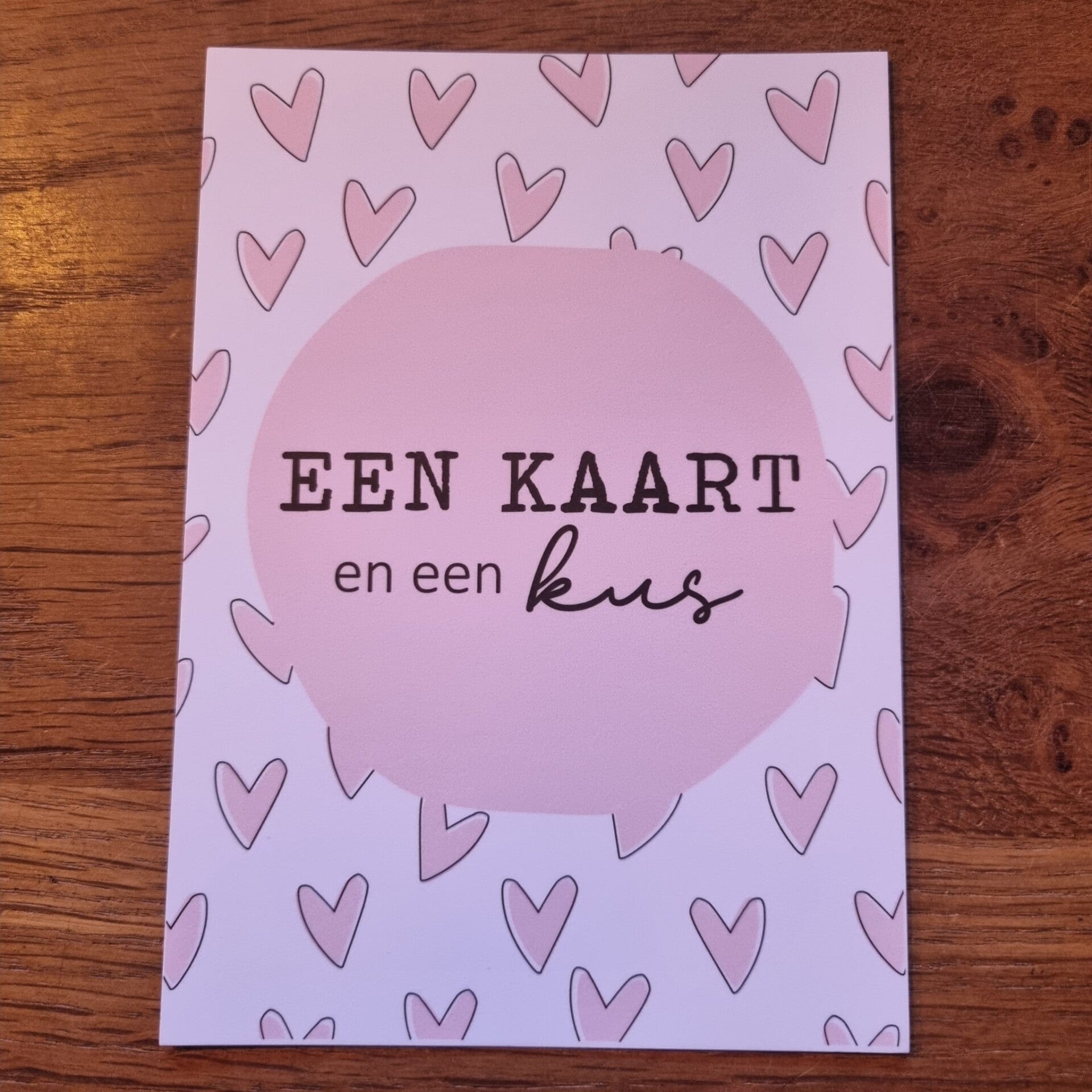 Ansichtkaart een kaart en een kus