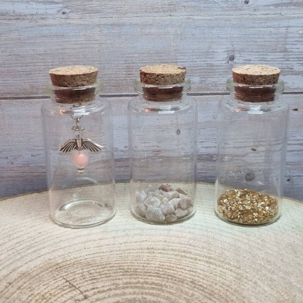 Engeltje in een flesje roze