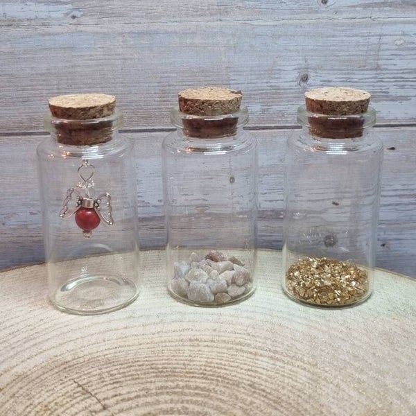 Engeltje in een flesje rood