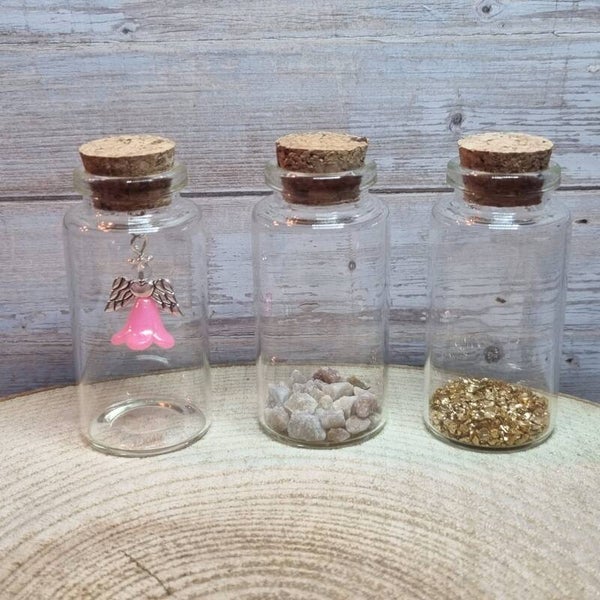 Engeltje in een flesje roze