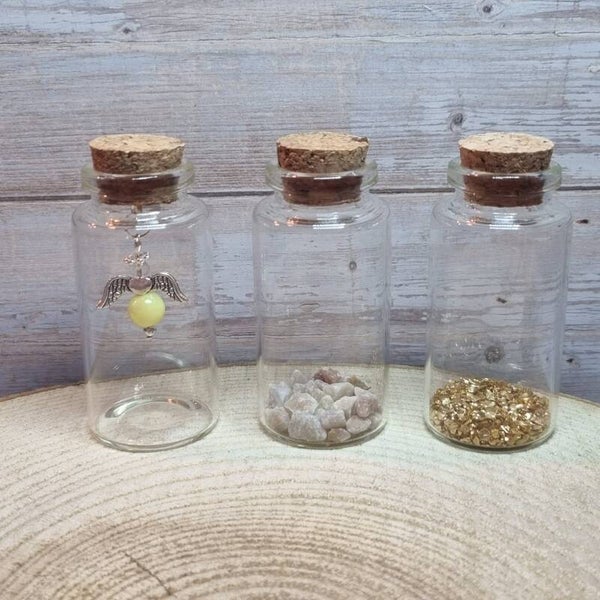 Engeltje in een flesje geel