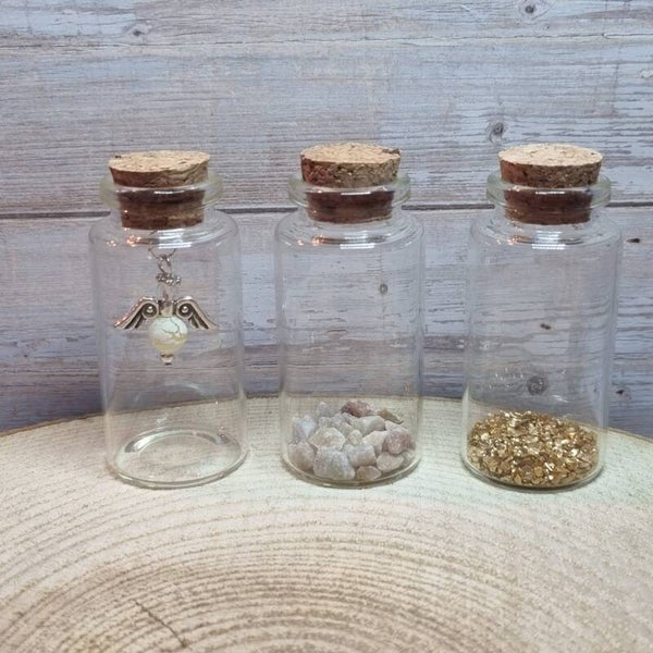 Engeltje in een flesje geel