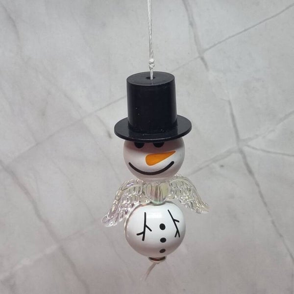 Sneeuwpopgeluksengel takken armen
