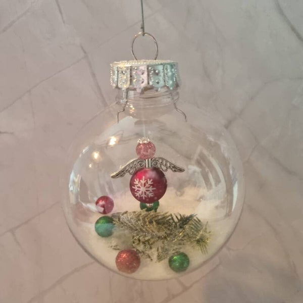 Kerstbal rond rood