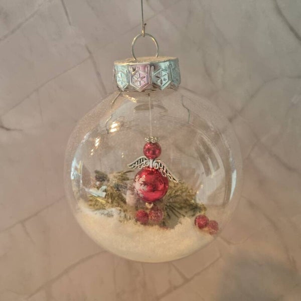 Kerstbal rond rood