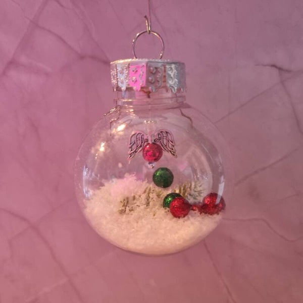 Kerstbal rond rood