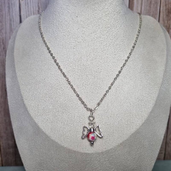 Ketting zilverkleurig rood/blauw/wit