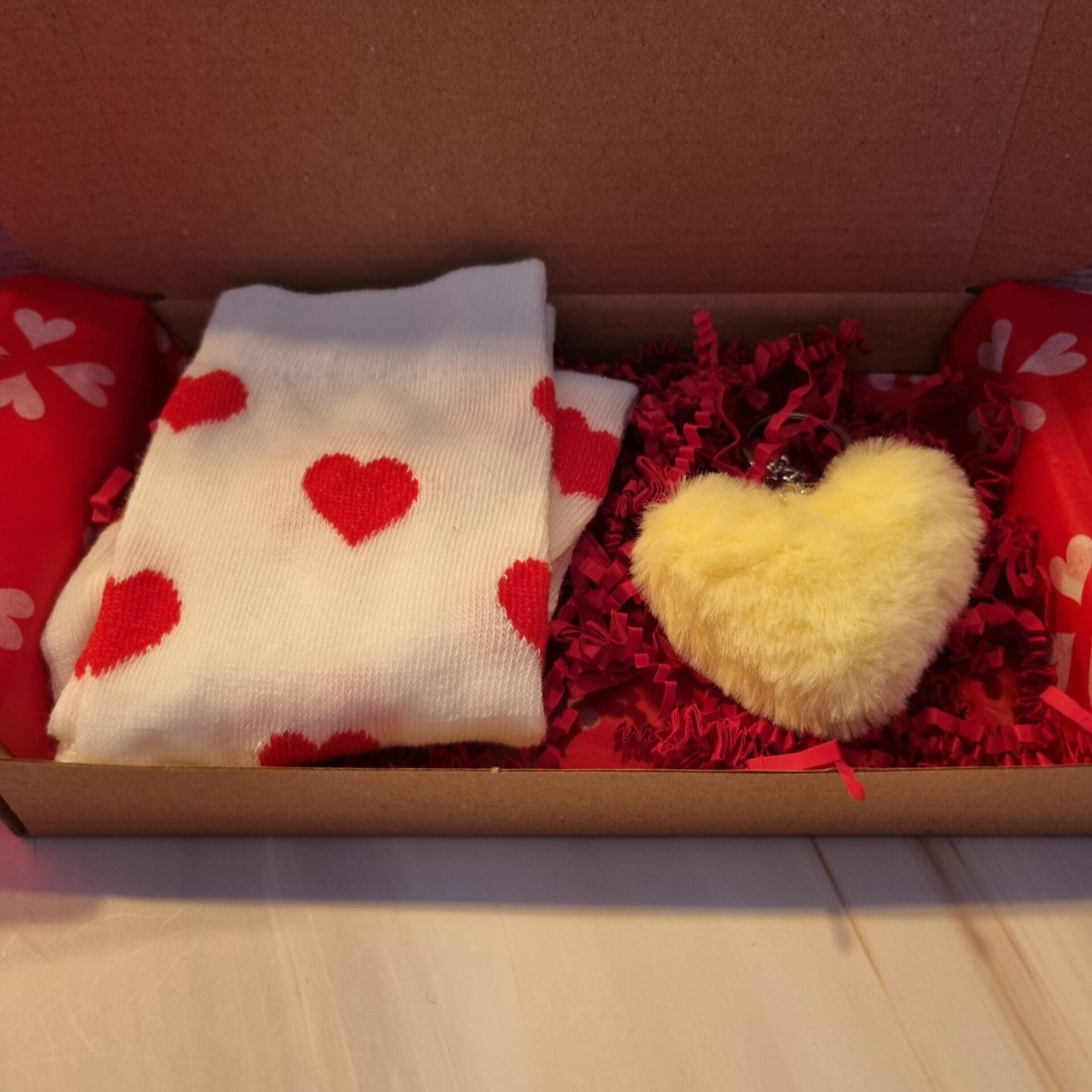 Hartjes sokken en sleutelhanger geel