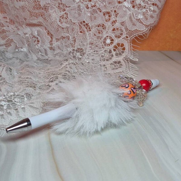 Pen fluffy wit