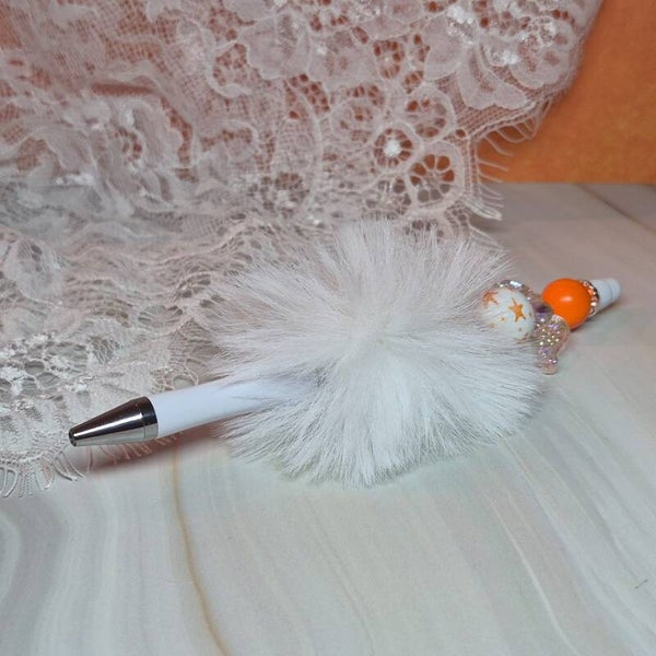 Pen fluffy wit