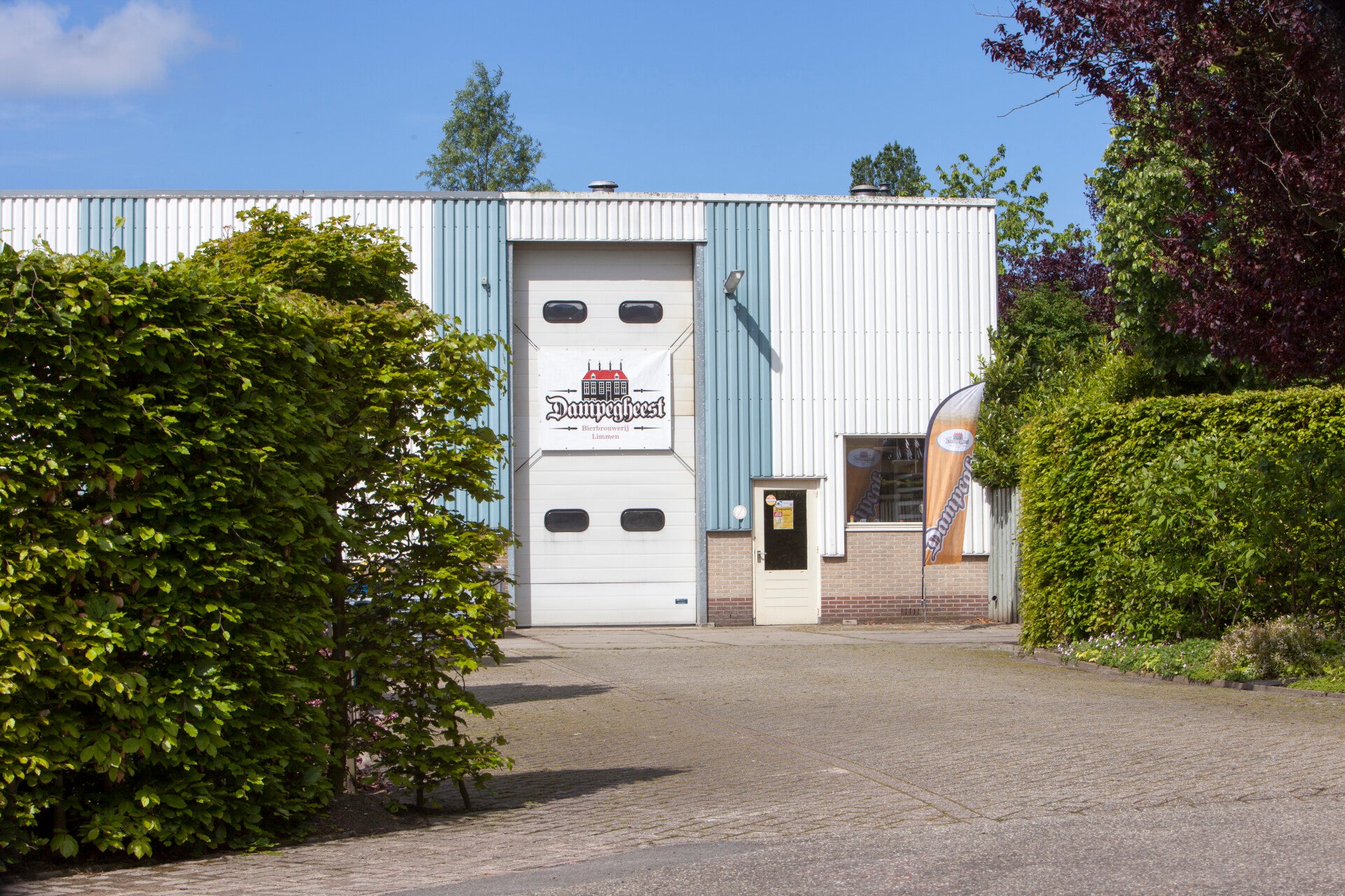 Het voormalige Kaaspakhuis waar Brouwerij Dampegheest is gevesticht
