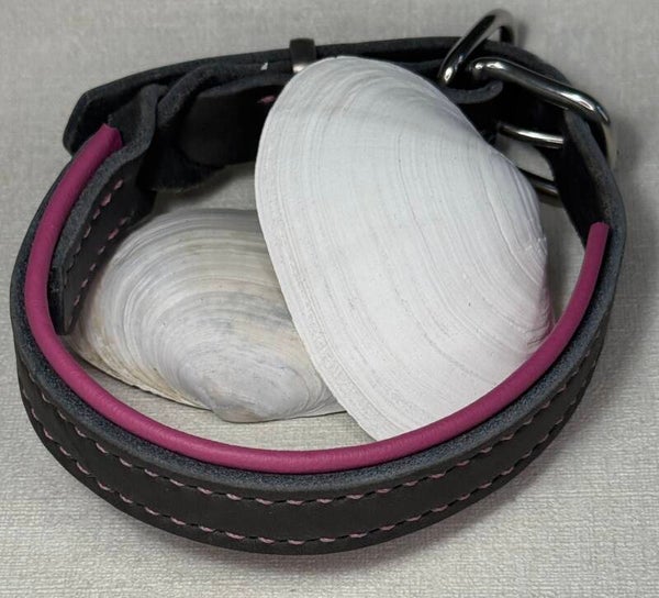 Fettleder-Halsband mit Nappa hinterlegt