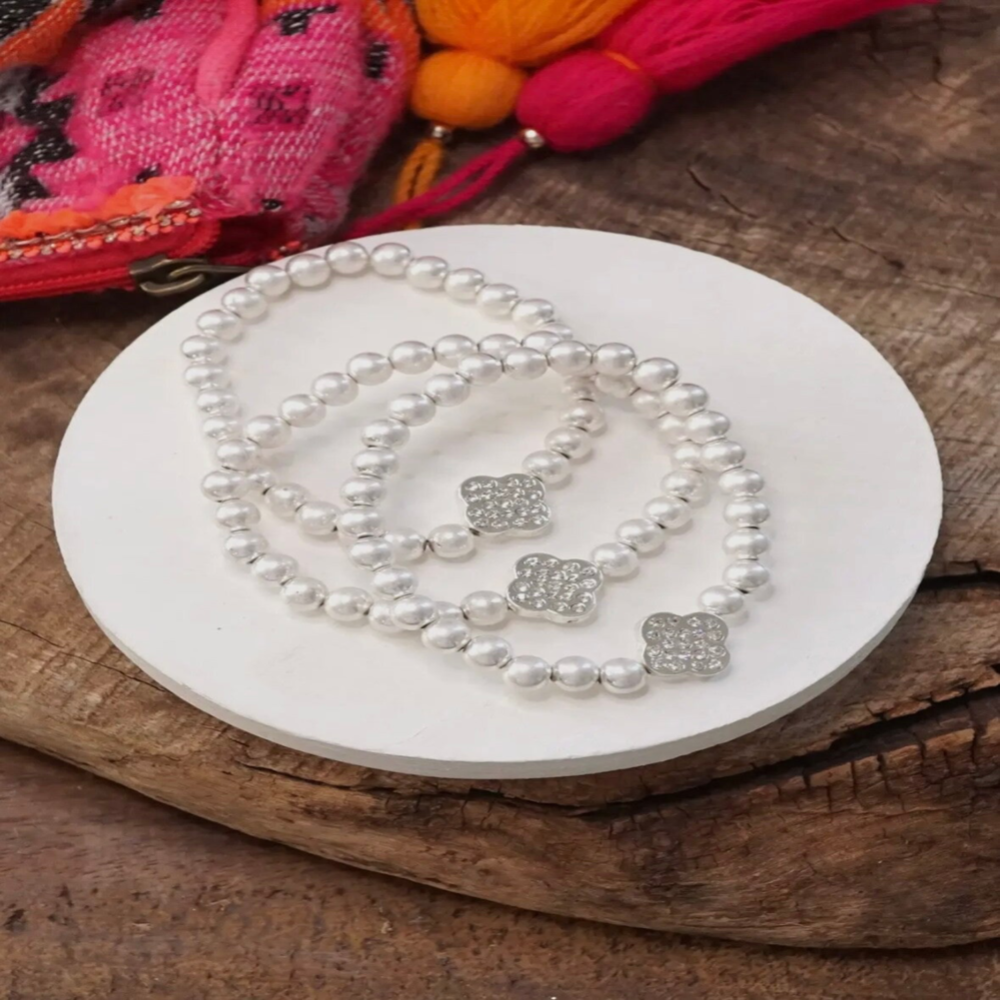 3 Clover Zilverkleurige armbanden met bolkralen
