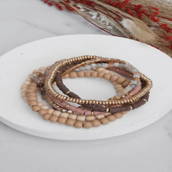 7 Boho Kralenarmbanden in neutrale tinten