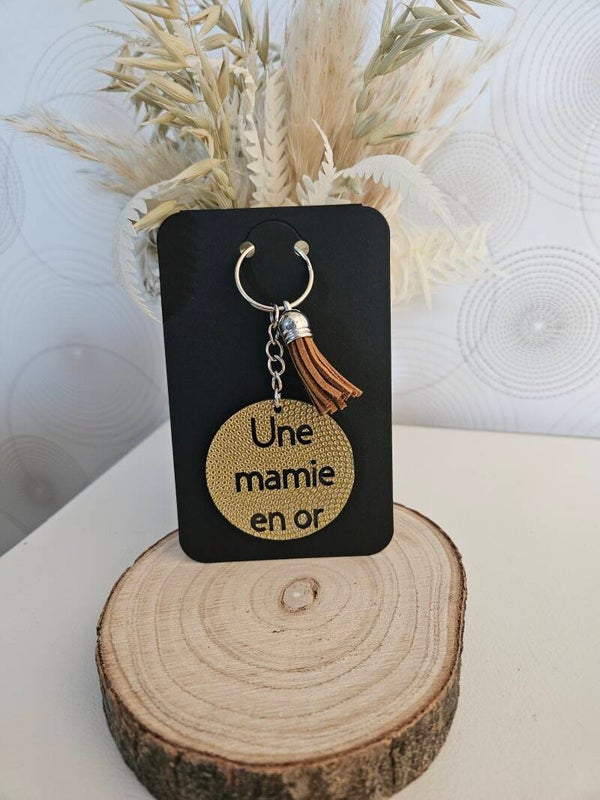Porte clé mamie en or