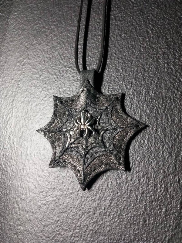 ◇ The Black Widow ◇ Necklace
