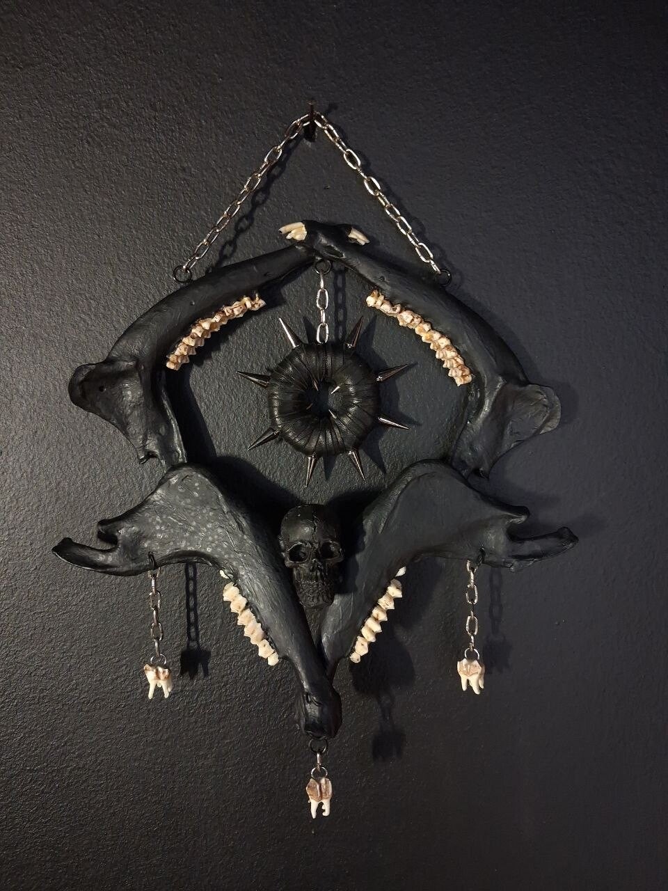 ◇ Sarcoptes ◇ Bone Hanger