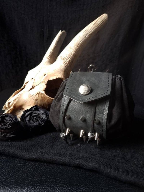 ◇ Borchiata ◇ Pouch