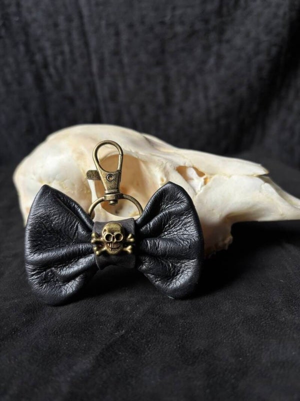 Skull Bow Keychain