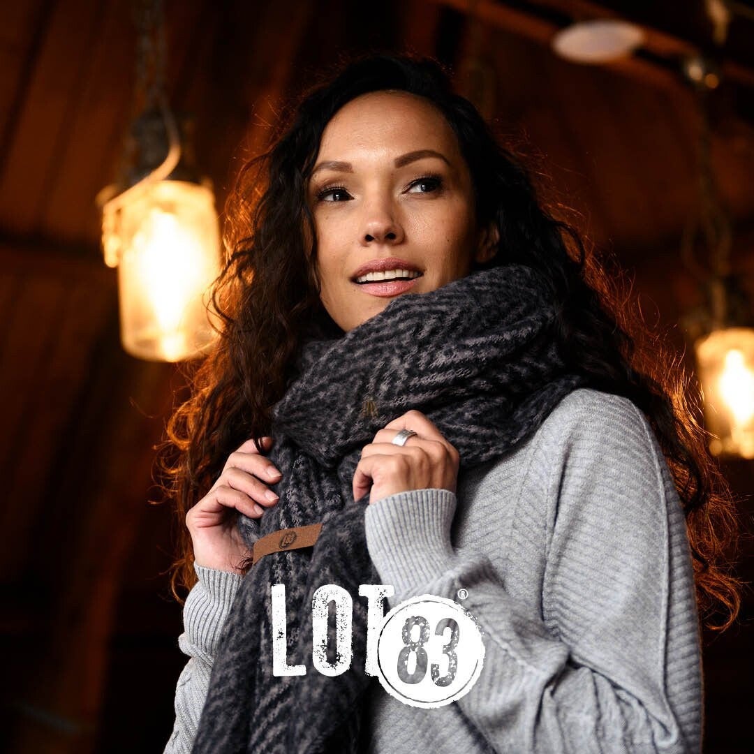 Lot83 Sjaal Jet zwart - zachte hippe zwarte sjaal - visgraat sjaal