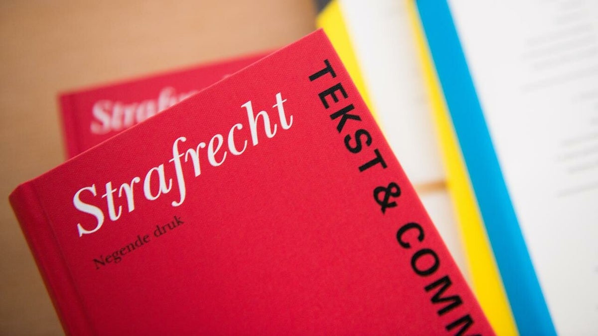 Artikel 279 Wetboek Van Strafrecht