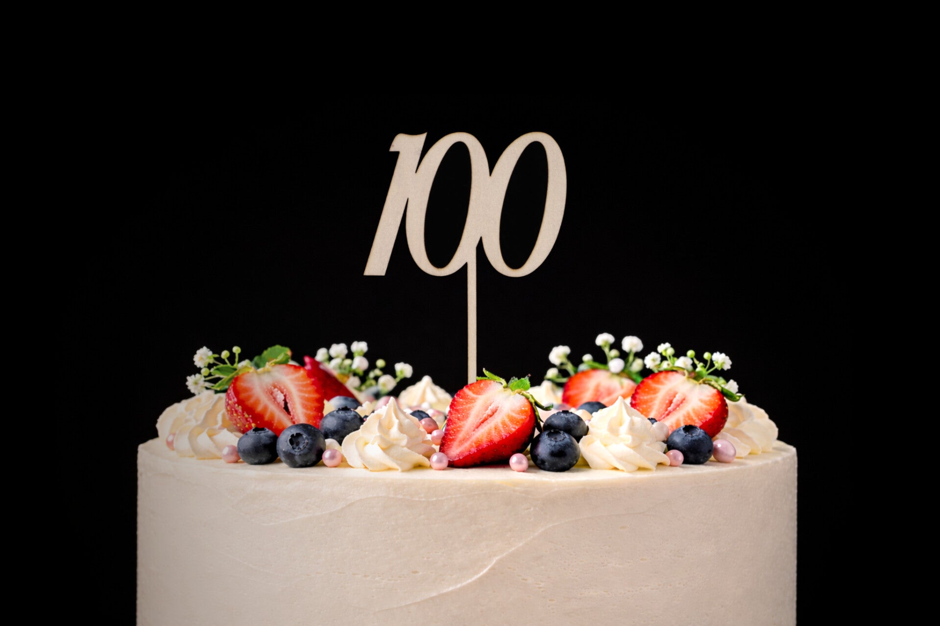 100 - Puinen kakkukoriste