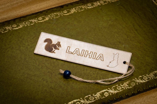 Puinen kirjanmerkki - LAIHIA