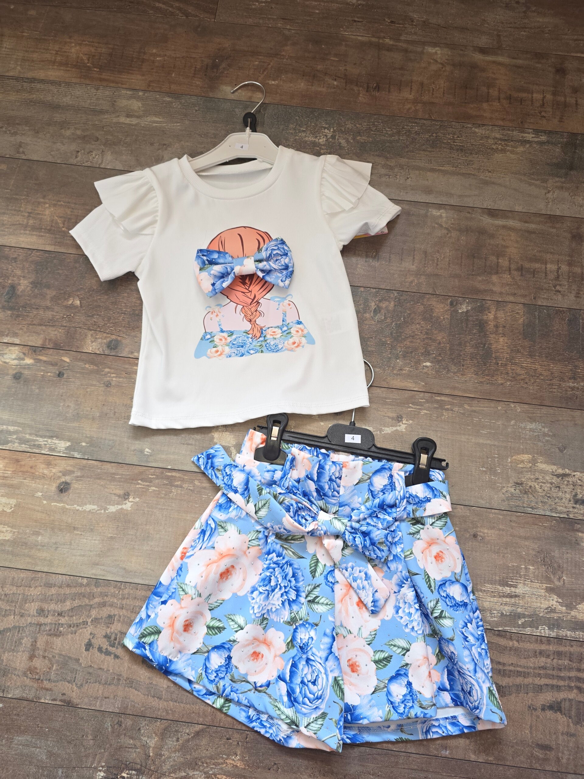 Gebloemde korte broek met shirt blauw