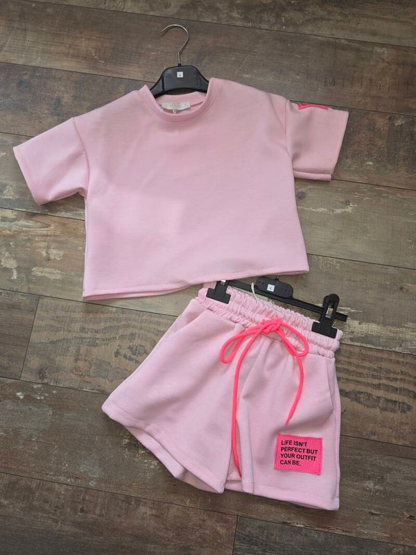 Korte broek + shirtje etiket roze