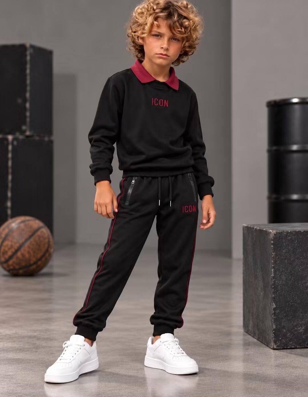 Set zwart met bordeaux  kraagje