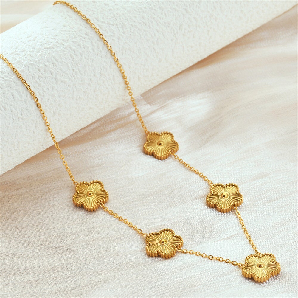 Collier trèfle doré