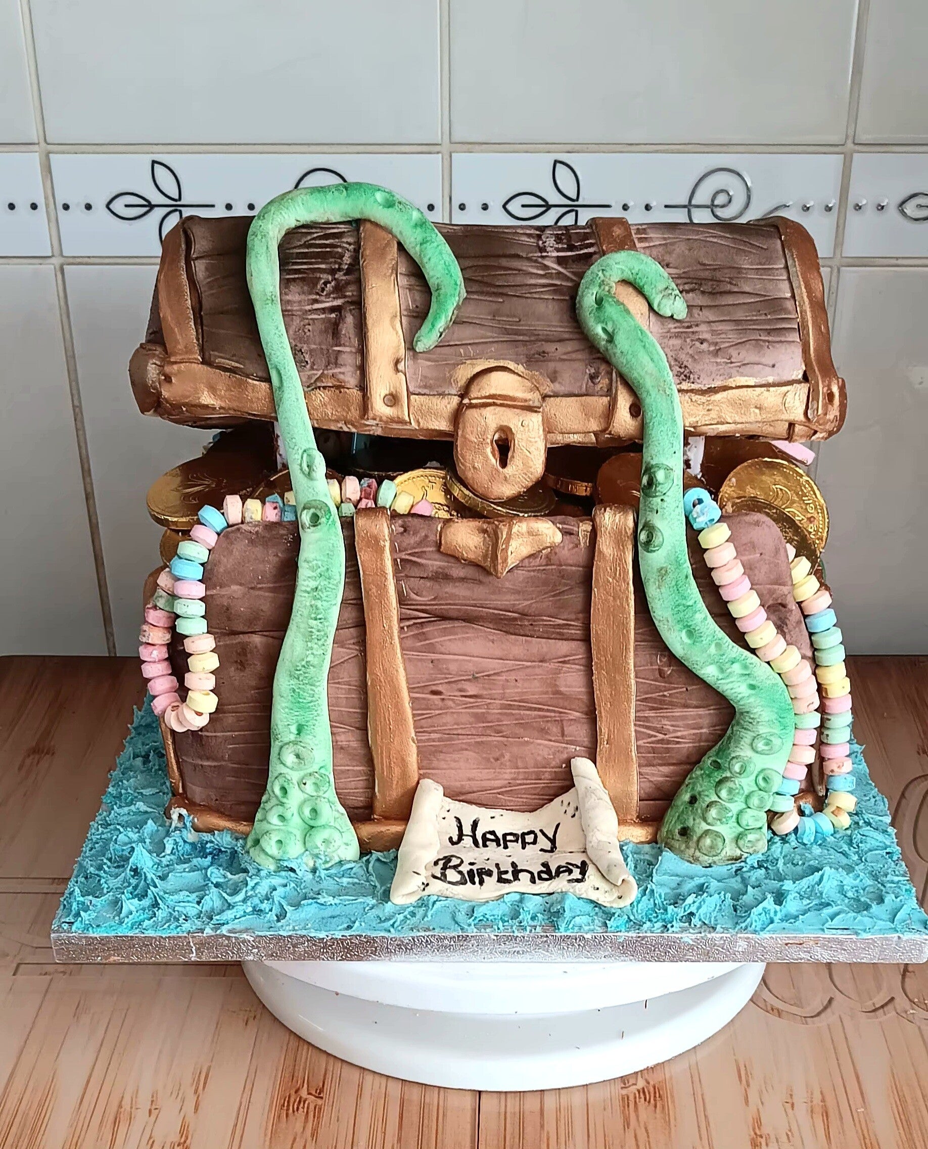 a pirates  chest novelty cake