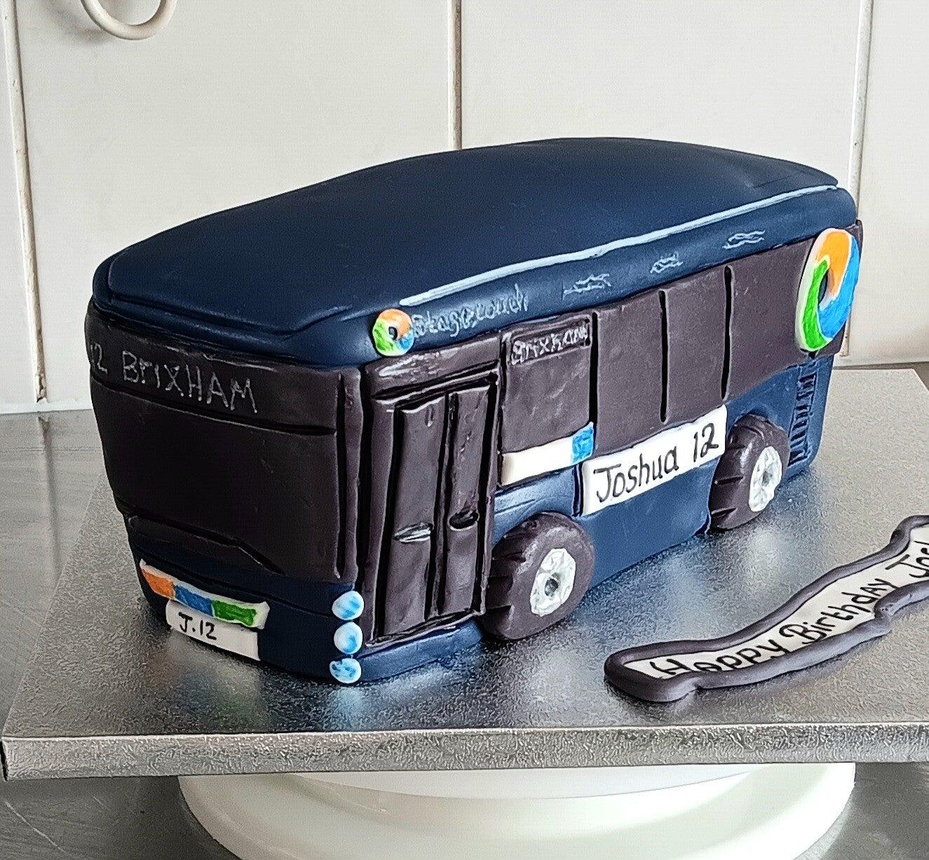 3D new electric stagecoach birthday cake