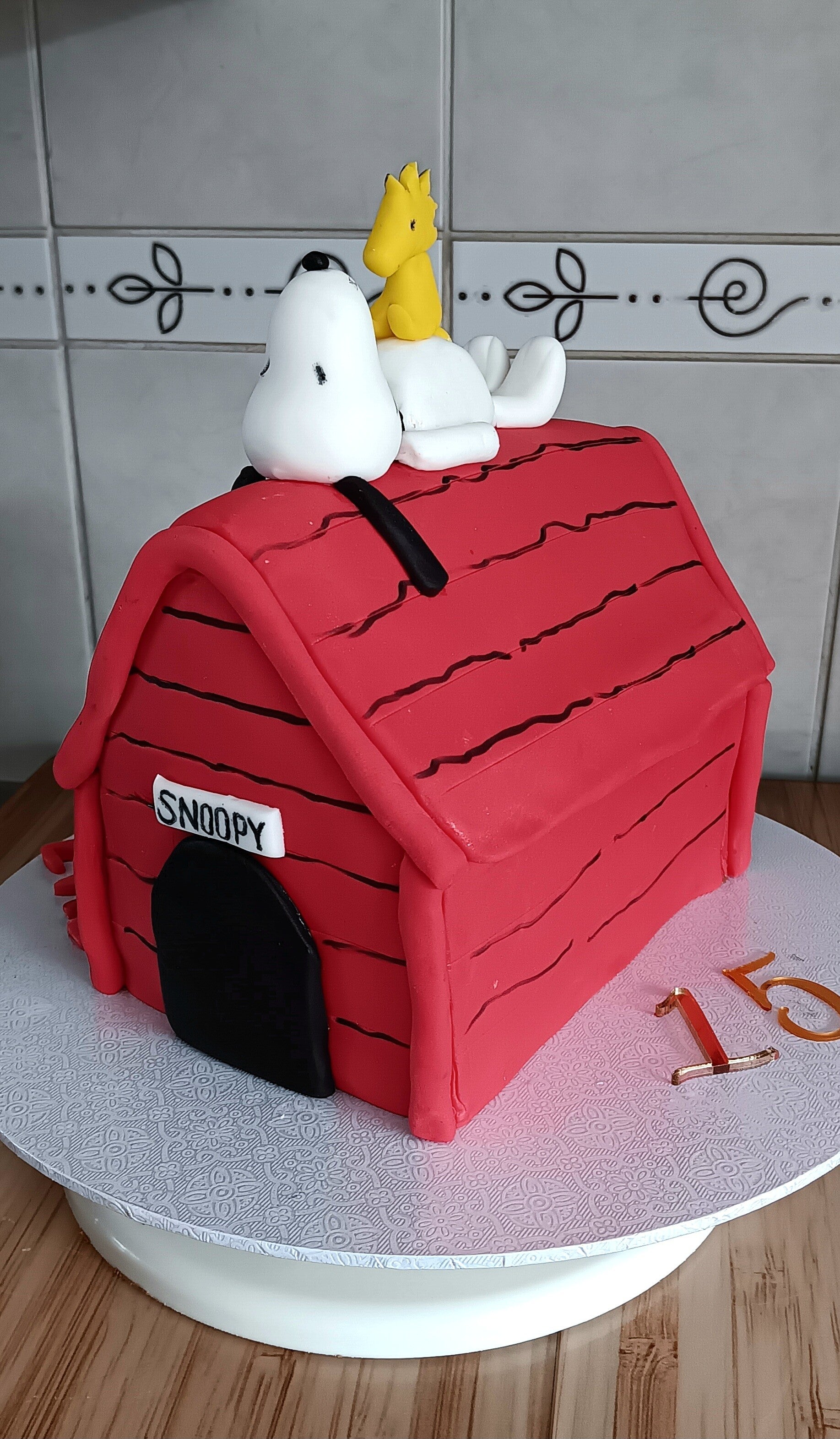 "Snoopy " peanuts 3D birthday cake