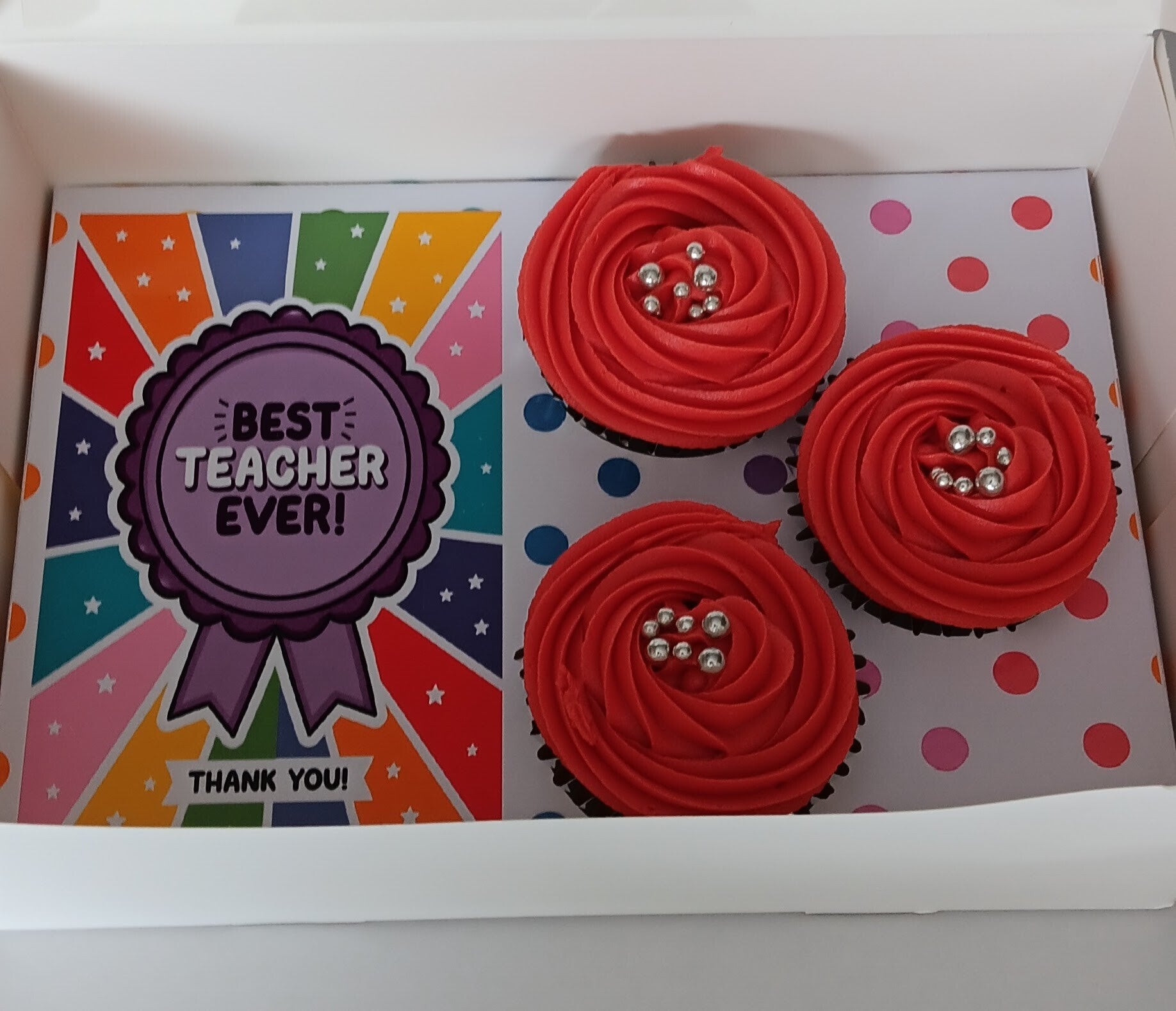 Printed message insert Best teacher cupcake box