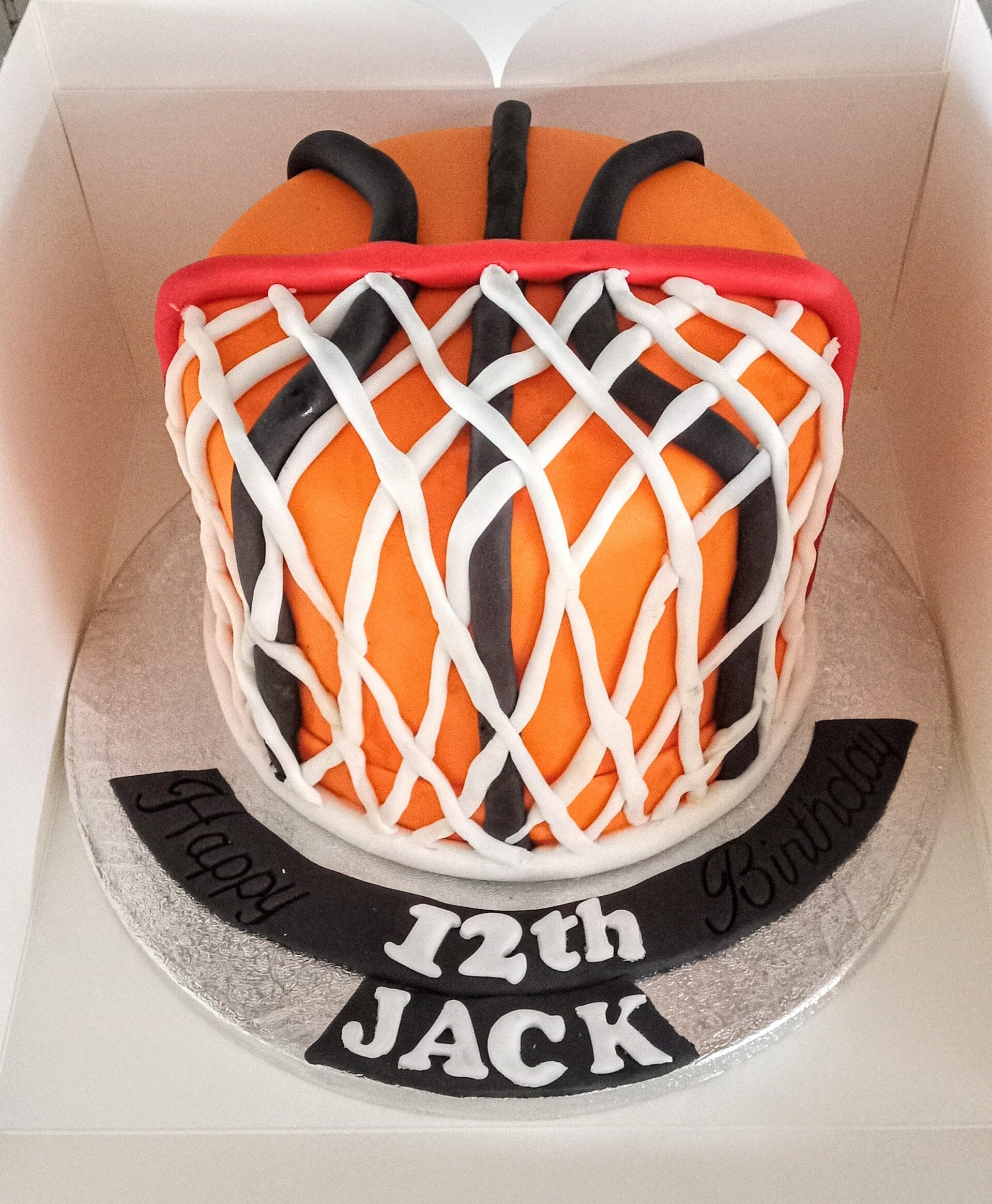 a basketball inspired birthday cake