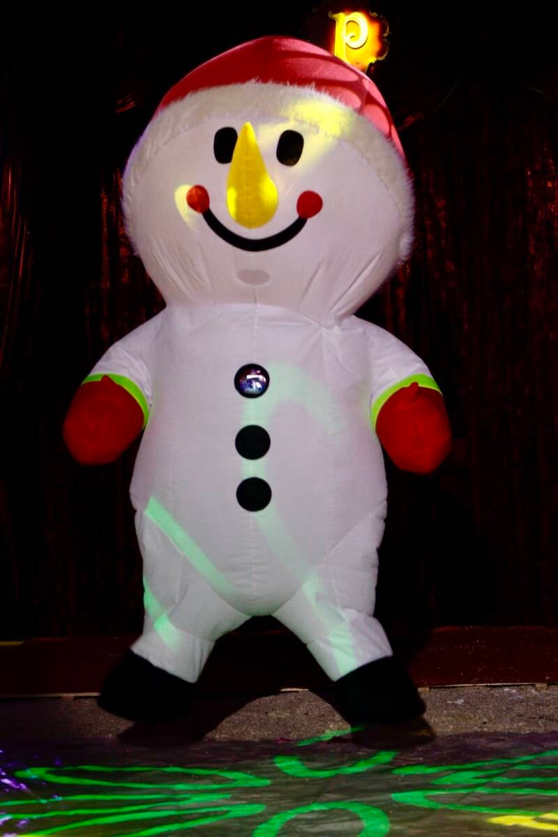 megalooppoppen  mascotte  looppoppen  sneeuwpop 