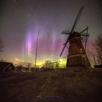 northern-lights-with-windmill-standard-caivku.jpg
