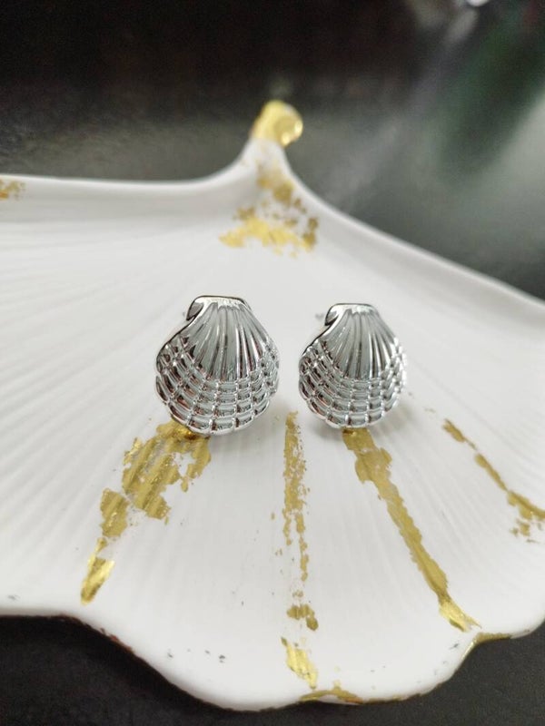 Boucles d'oreilles coquillage argenté