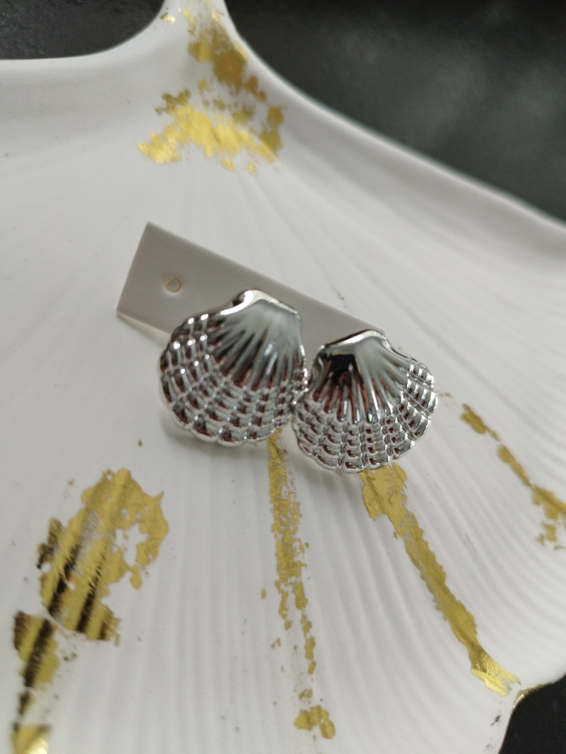 Boucles d'oreilles coquillage argenté petites