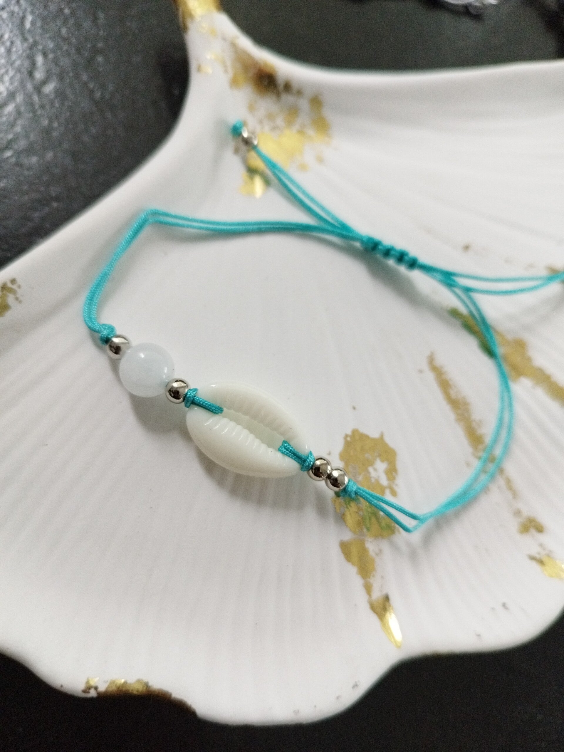 Bracelet coquillage cori et pierre naturelle réglable