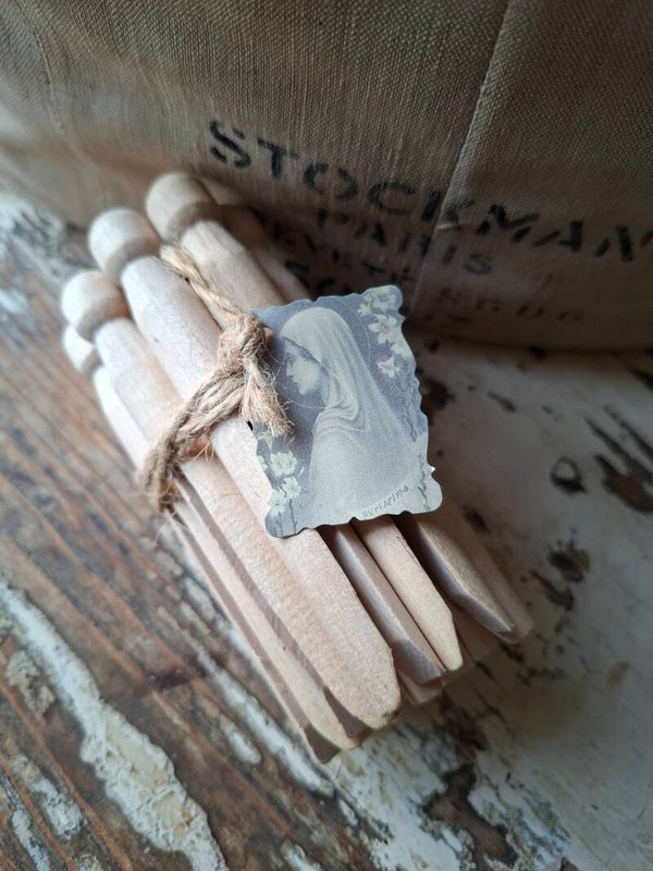 Chic Antique clothes-pegs