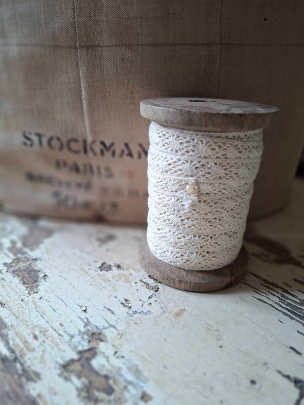 Chic Antique klos met kant