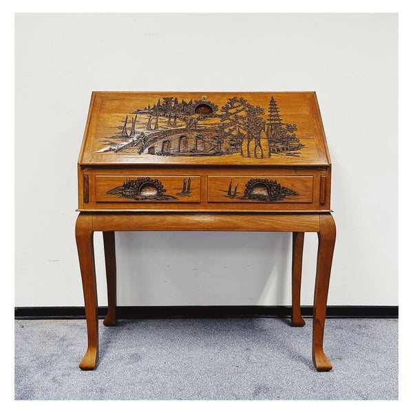 Chinese Secretaire met Houtsnijwerk