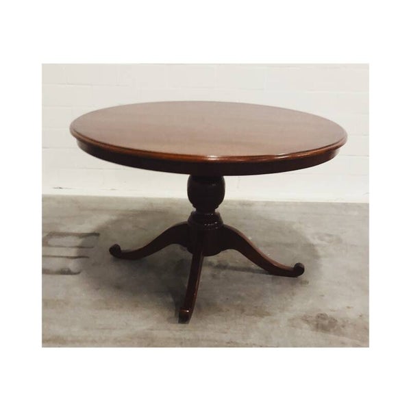 Eikenhouten ronde tafel