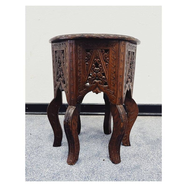 Plantentafel met Houtsnijwerk