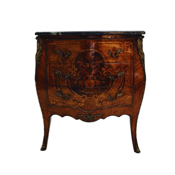 Louis XV Commode met Sierlijk Inlegwerk