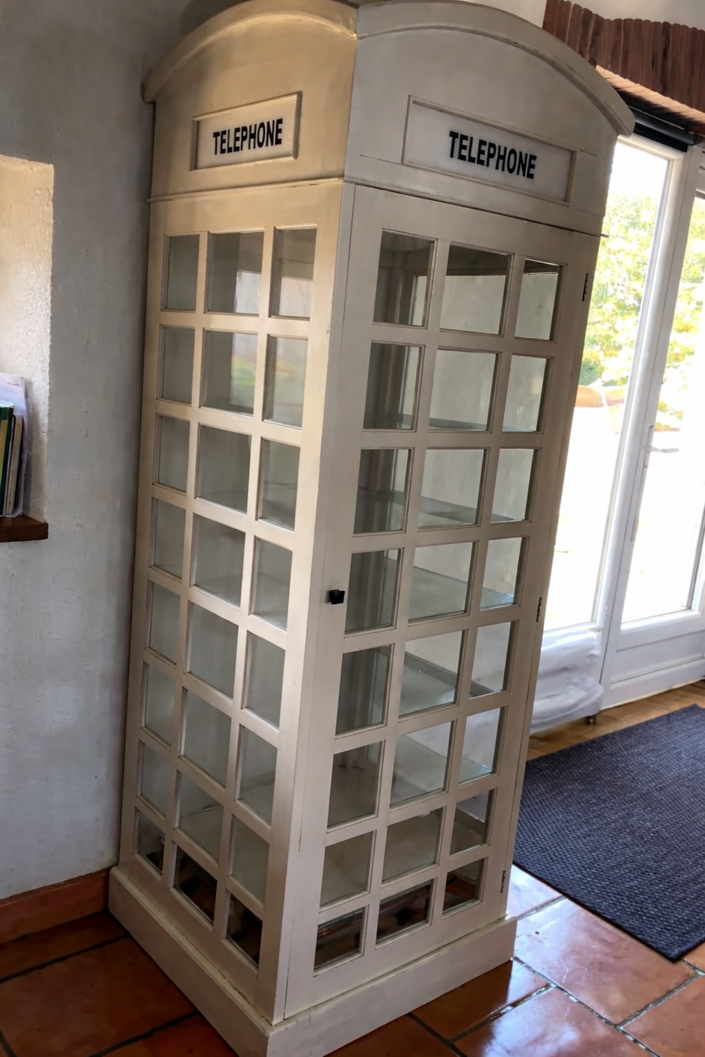 Vitrine cabine telephonique pour téléphone livre d'or
